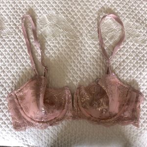 34C Victoria’s Secret lacy pink bra w/rose gold flowers, push up w/o padding.